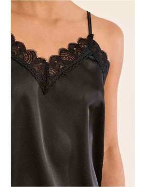 Caraco satiné noir, encolure en dentelle festonnée. Référence : T2121EN