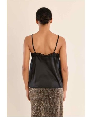 Caraco satiné noir, encolure en dentelle festonnée. Référence : T2121EN