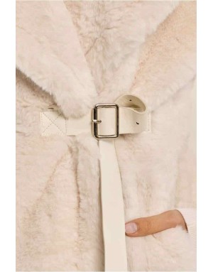 Veste cintrée en fausse fourrure blanc cassé, Référence : HA109BEH