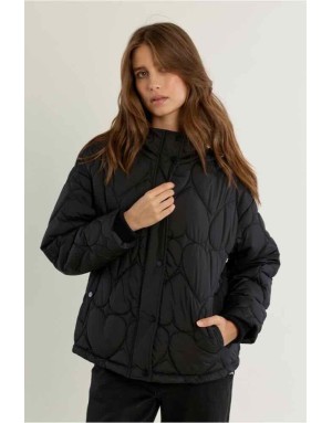 Doudoune à capuche matelassée, motif ♡, coloris noir. Référence : HA128EH