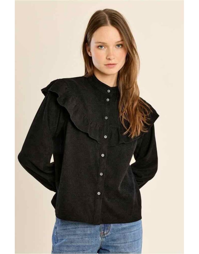 Blouse chemise en velours noir finement côtelé, large volant de la poitrine aux épaules — lRéférence : P1904EN