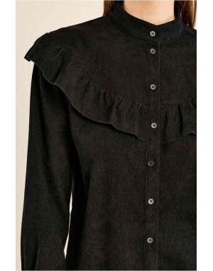 Blouse chemise en velours noir finement côtelé, large volant de la poitrine aux épaules — lRéférence : P1904EN