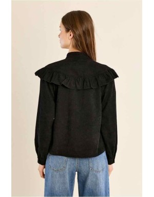 Blouse chemise en velours noir finement côtelé, large volant de la poitrine aux épaules — Référence : P1904EN