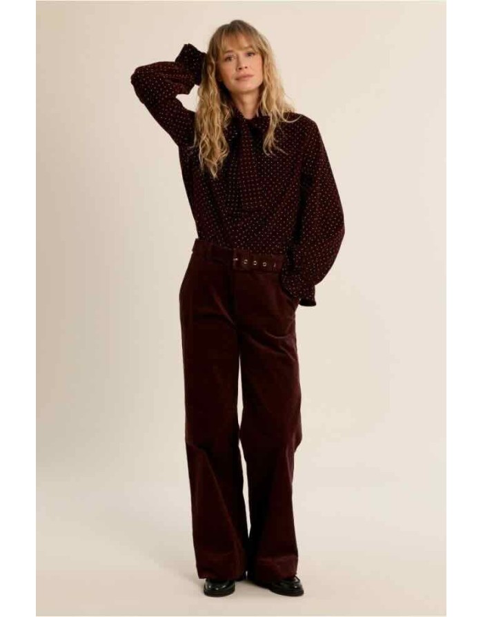 Pantalon velours côtelé rouge foncé, avec sa ceinture assortie — Référence : P1918EN