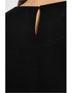 Top court noir, boxy  — à associer au pantalon ou à la jupe assortis de la collection. Référence : LAL596EN