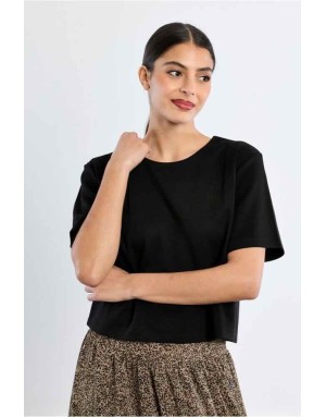 Top court noir, boxy  — à associer au pantalon ou à la jupe assortis de la collection. Référence : LAL596EN