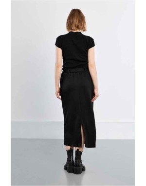Jupe noire fluide à taille élastiquée, ceinture à nouer et fente d'aisance en bas — Référence : LALF168