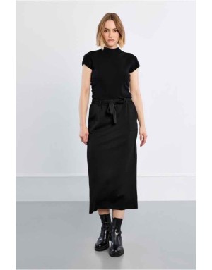 Jupe noire fluide à taille élastiquée, ceinture à nouer et fente d'aisance en bas — Référence : LALF168