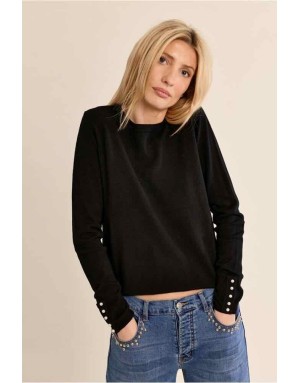 Pull maille fine noir coupe ajustée, perles nacrées aux poignets et à la nuque — Référence : E998EN